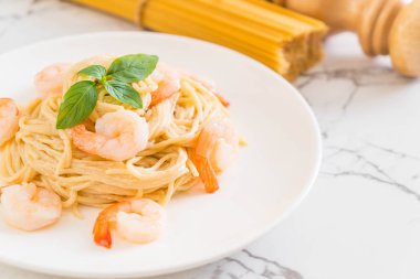 Spagetti krem peynir beyaz soslu karides