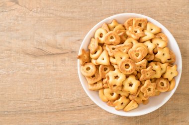 kahve ile bisküvi kraker