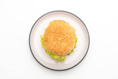 Beyaz arka plan üzerinde izole kızarmış tavuk burger