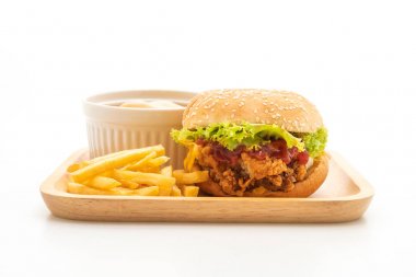 Beyaz arka plan üzerinde izole kızarmış tavuk burger