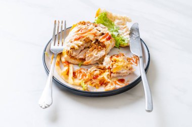 kızarmış tavuk burger