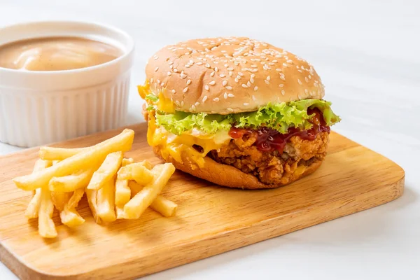 Hamburguesa de pollo frito — Foto de Stock