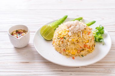 Sebzeli kızarmış pirinç.