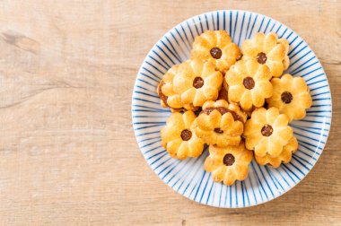 Hindistan cevizli bisküvi ve ananas reçeli.