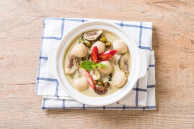 Balık top - Tay gıda ile yeşil köri