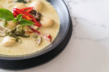 Balık top - Tay gıda ile yeşil köri