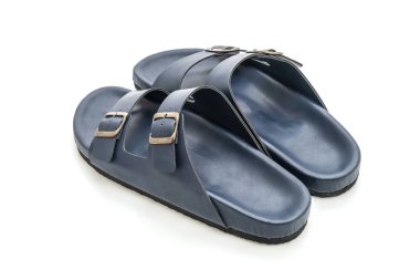 Erkekler beyaz arka plan üzerinde izole sandalet deri