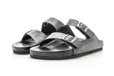 Erkekler beyaz arka plan üzerinde izole sandalet deri