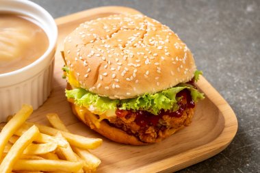 kızarmış tavuk burger - sağlıksız gıda tarzı