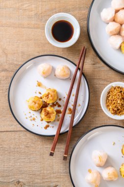 Çin karides pişmiş hamur tatlısı - Asya gıda tarzı