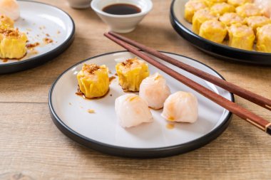 Çin karides pişmiş hamur tatlısı - Asya gıda tarzı