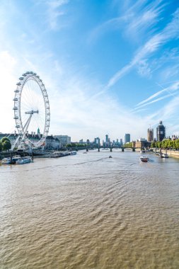 Londra 'daki Büyük Ben ve Westminster Köprüsü.