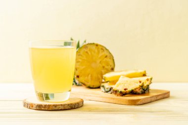 taze ananas suyu