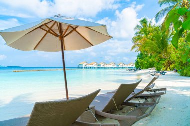 tropikal Maldivler Resort otel Adası ve deniz ile plaj sandalyesi 