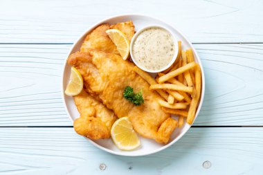 Kızartmalı balık ve patates kızartması.