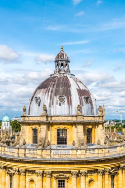 Radcliffe Kamera ve Oxfo Üniversitesi'nde Tüm Souls College