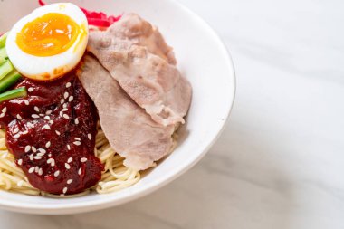 bibim naengmyeon - Kore soğuk noodles