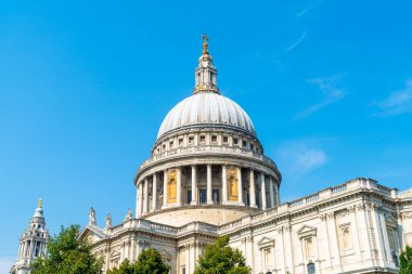 Londra'daki St. Paul Katedrali kilisesi.