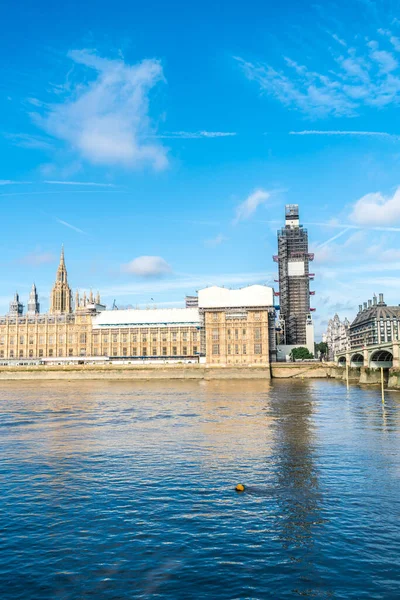 Londra 'daki Büyük Ben ve Westminster Köprüsü. — Stok fotoğraf