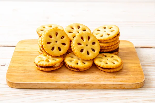 Biscoitos com engarrafamento de abacaxi — Fotografia de Stock