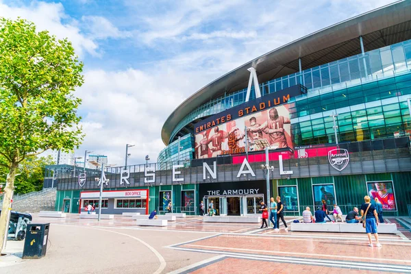 LONDRES, REINO UNIDO - 31 AGO 2019: Vista exterior de Emirates S —  Fotos de Stock