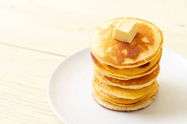 Pfannkuchen mit Butter und Honig — Stockfoto