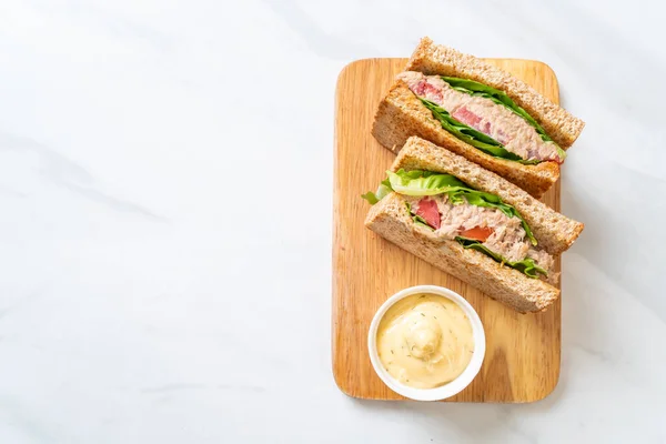 Panino al tonno fatto in casa — Foto Stock