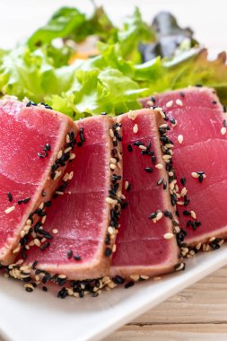 Taze orkinos sebze salata ile ham