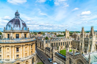 Radcliffe Kamera ve Oxfo Üniversitesi'nde Tüm Souls College