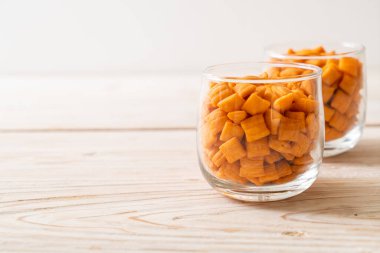 sarımsak bisküvi ekmek çubuğu