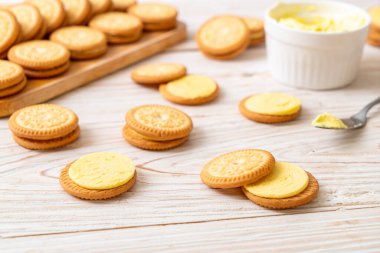 tereyağı krema ile çerezleri