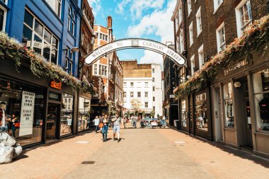 Londra, İngiltere, Uk - 2 Sep 2019: İnsanlar alışverişe gidiyor