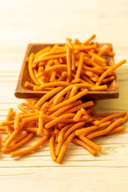 sarımsak bisküvi ekmek çubuğu