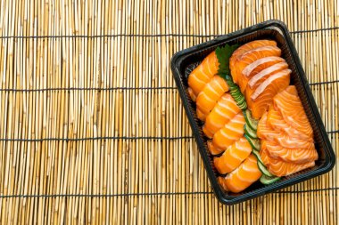 taze somon suşi ve sashimi vardır