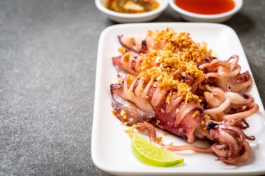 sarımsaklı kızarmış kalamar