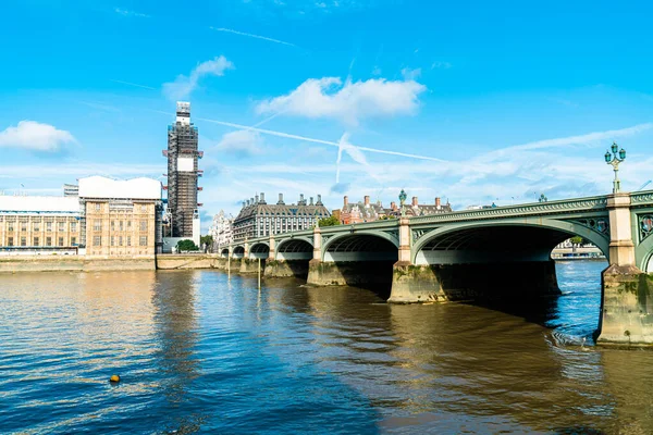 Londra 'daki Büyük Ben ve Westminster Köprüsü. — Stok fotoğraf