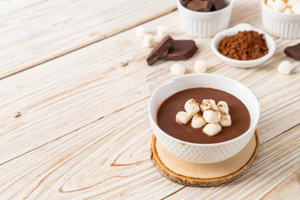 Chocolate caliente con malvaviscos — Foto de Stock