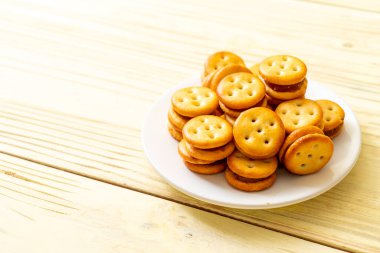 ananas reçel ile bisküvi