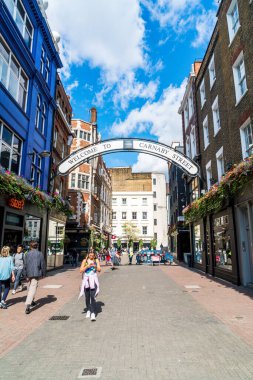 Londra, İngiltere, Uk - 2 Sep 2019: İnsanlar alışverişe gidiyor