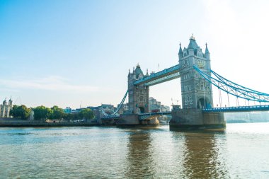 Londra 'daki kule köprüsü