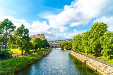 Görünüm pulteney Köprüsü river avon Bath, İngiltere
