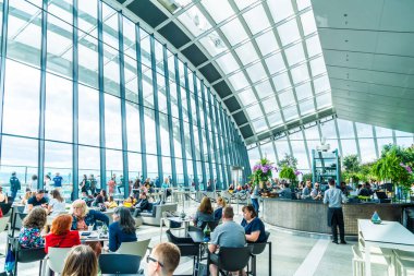 Londra, Uk - 12019: İnsanlar görkemli Gökyüzü Gar 'ının tadını çıkarıyor