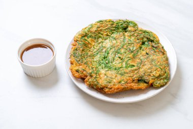  Kızarmış yumurta ve baharatlı karides hamur tırmanma