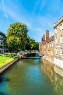 Cambridge, İngiltere'deki Queens College'da matematiksel köprü