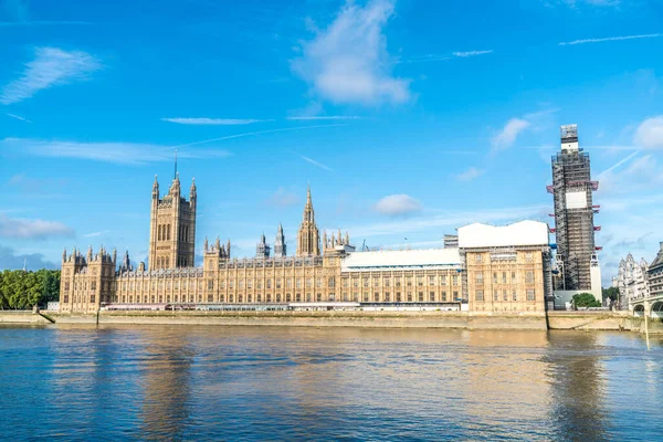 Londra 'daki Büyük Ben ve Westminster Köprüsü. — Stok fotoğraf