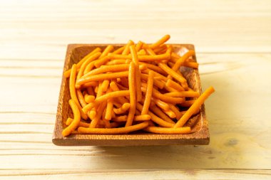 sarımsak bisküvi ekmek çubuğu