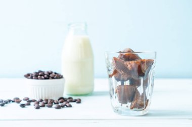 Sütlü kahve buz küpleri