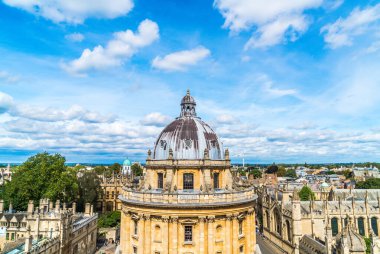 Radcliffe Kamera ve Oxfo Üniversitesi'nde Tüm Souls College