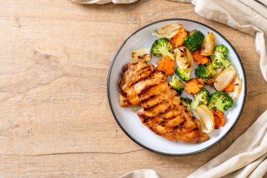 çukurunu tavuk göğsü biftek sebze ile