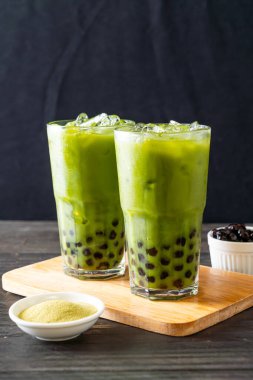 kabarcık ile yeşil çay latte